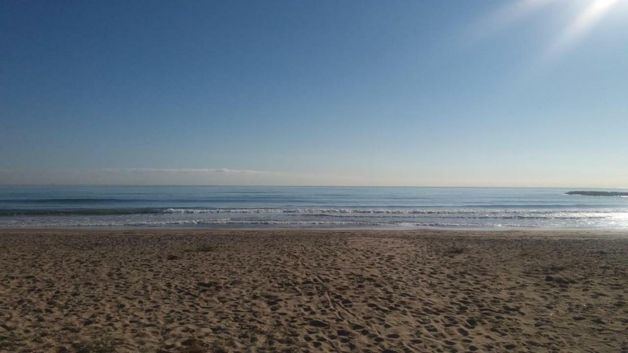 Apartamento Amplio. Vistas A La Playa Пусол Екстериор снимка
